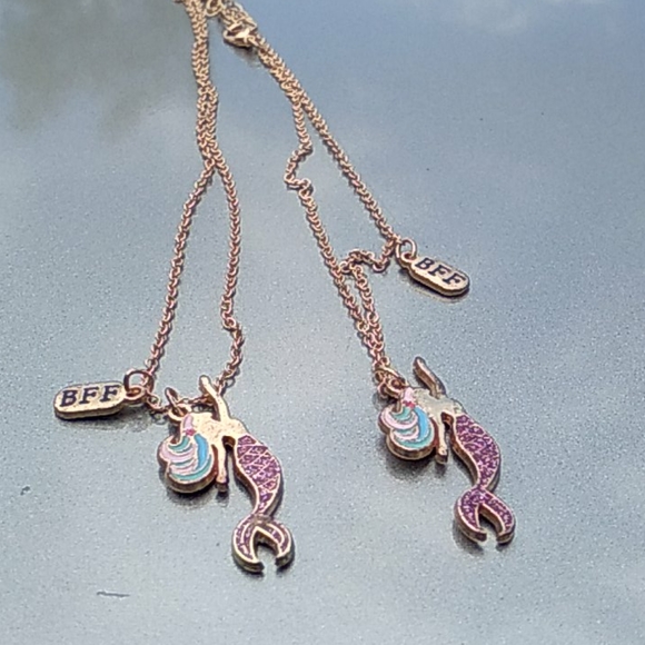 pair of BFF mermaid necklaces - Picture 1 of 8